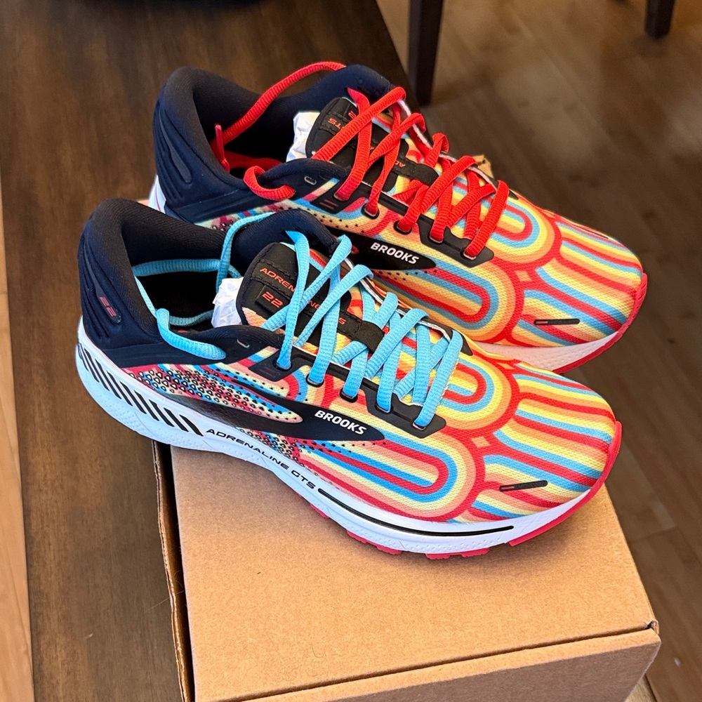 Brooks Adrenaline GTS 22 Pride Edition